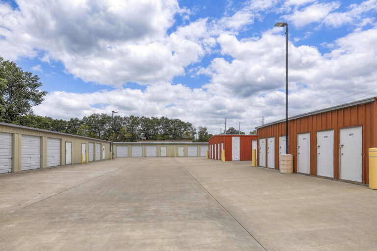 8 web or mls Haberlein 1804 E Hale Lake Rd Warrensburg MO 08