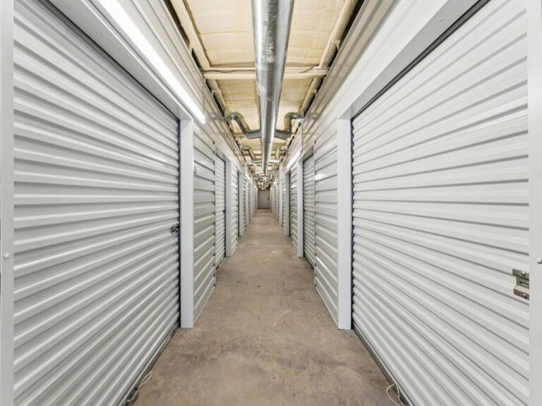 photos high resolution INT Aisle Climate Control